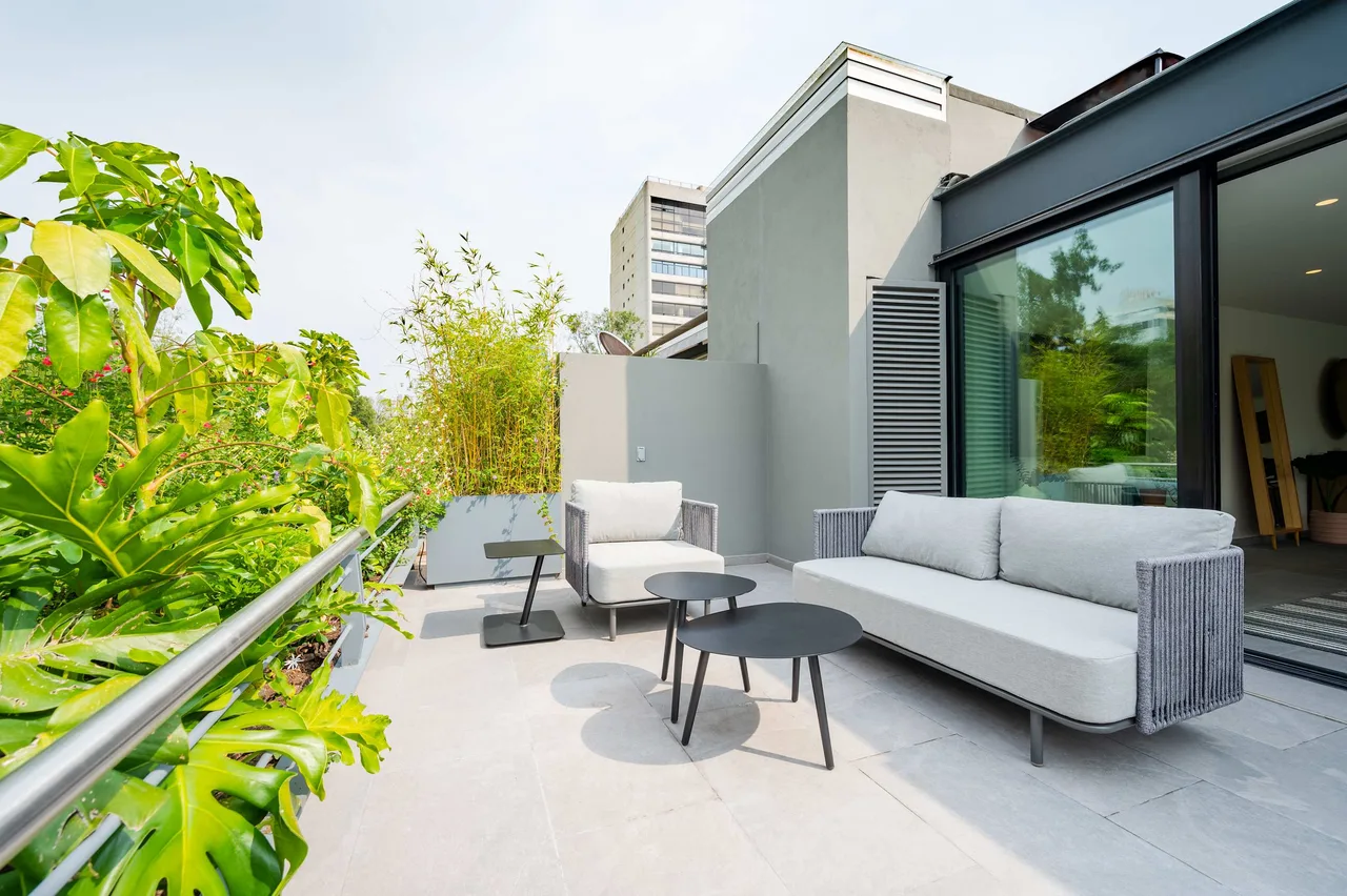 Capitalia | Private Terrace Splendor