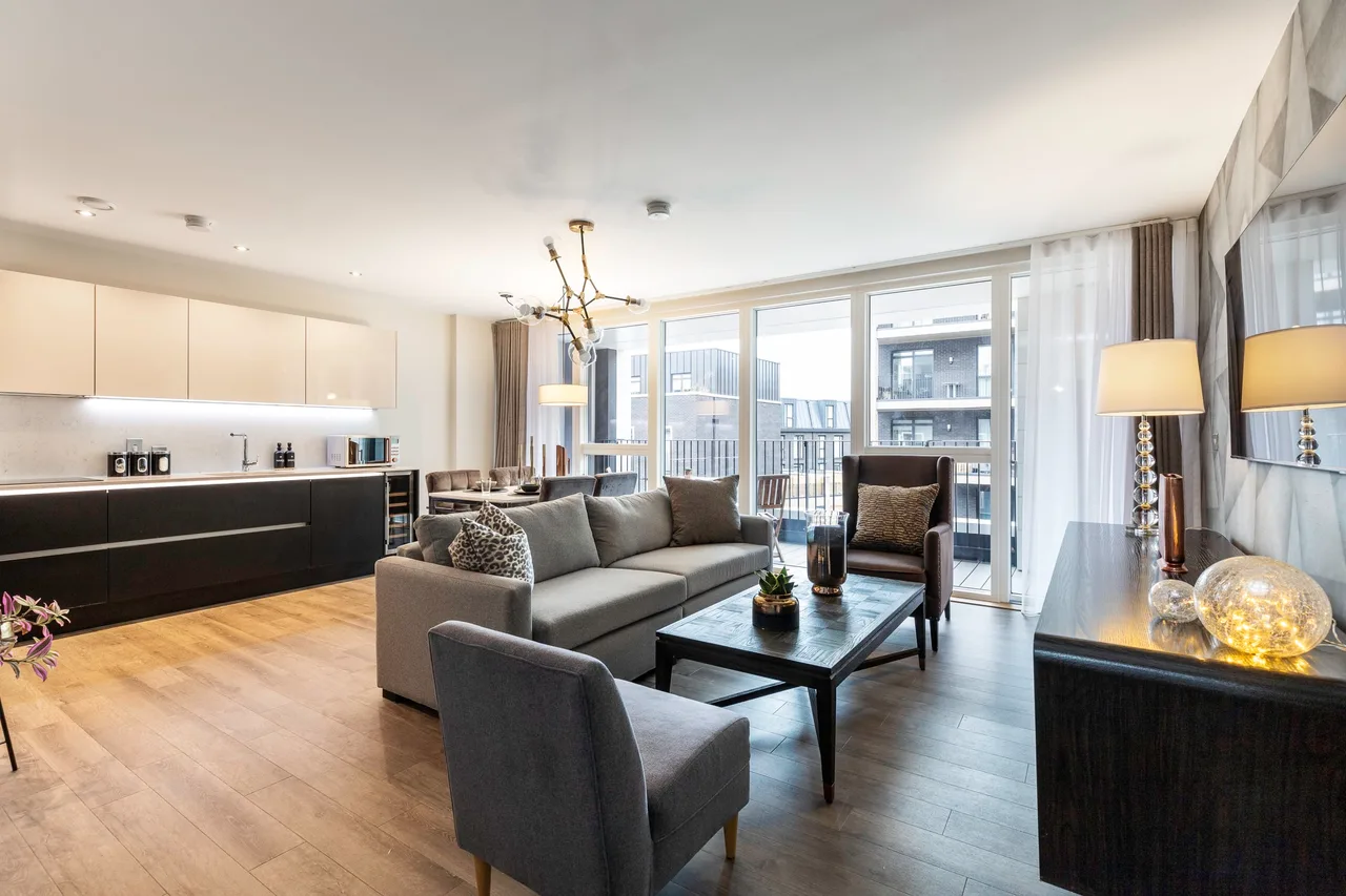 Offer - Showroom Splendour, Luxe London Elegance
