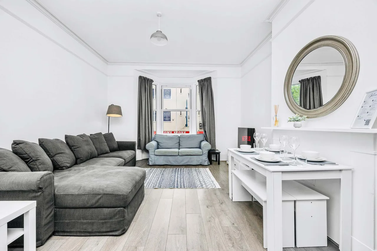 Central Family Stay, Steps From Seafront