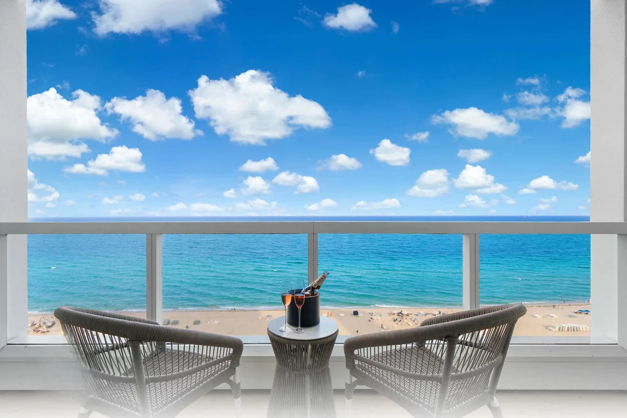Ocean Breeze Living, Stylish Retreat Awaits