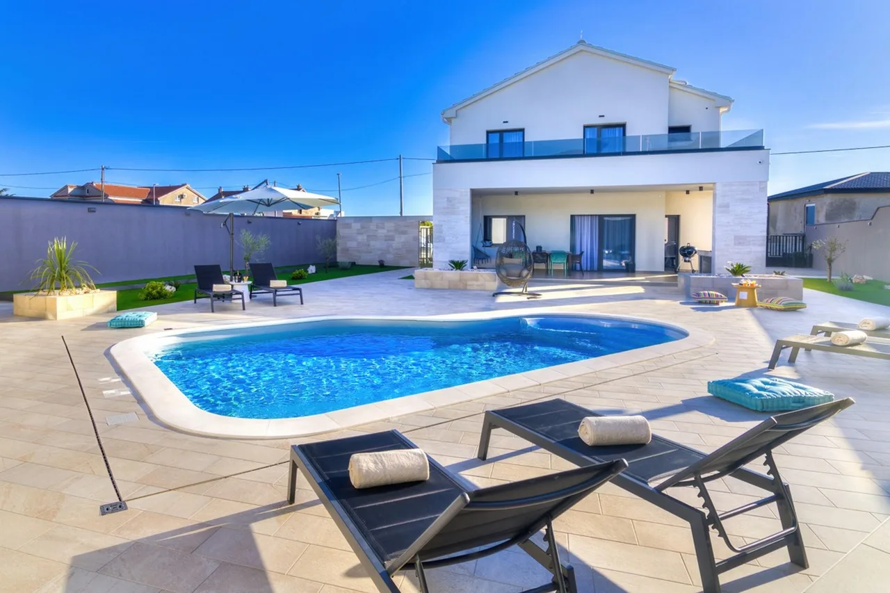 Pool Villa One /w Sauna and Jacuzzi