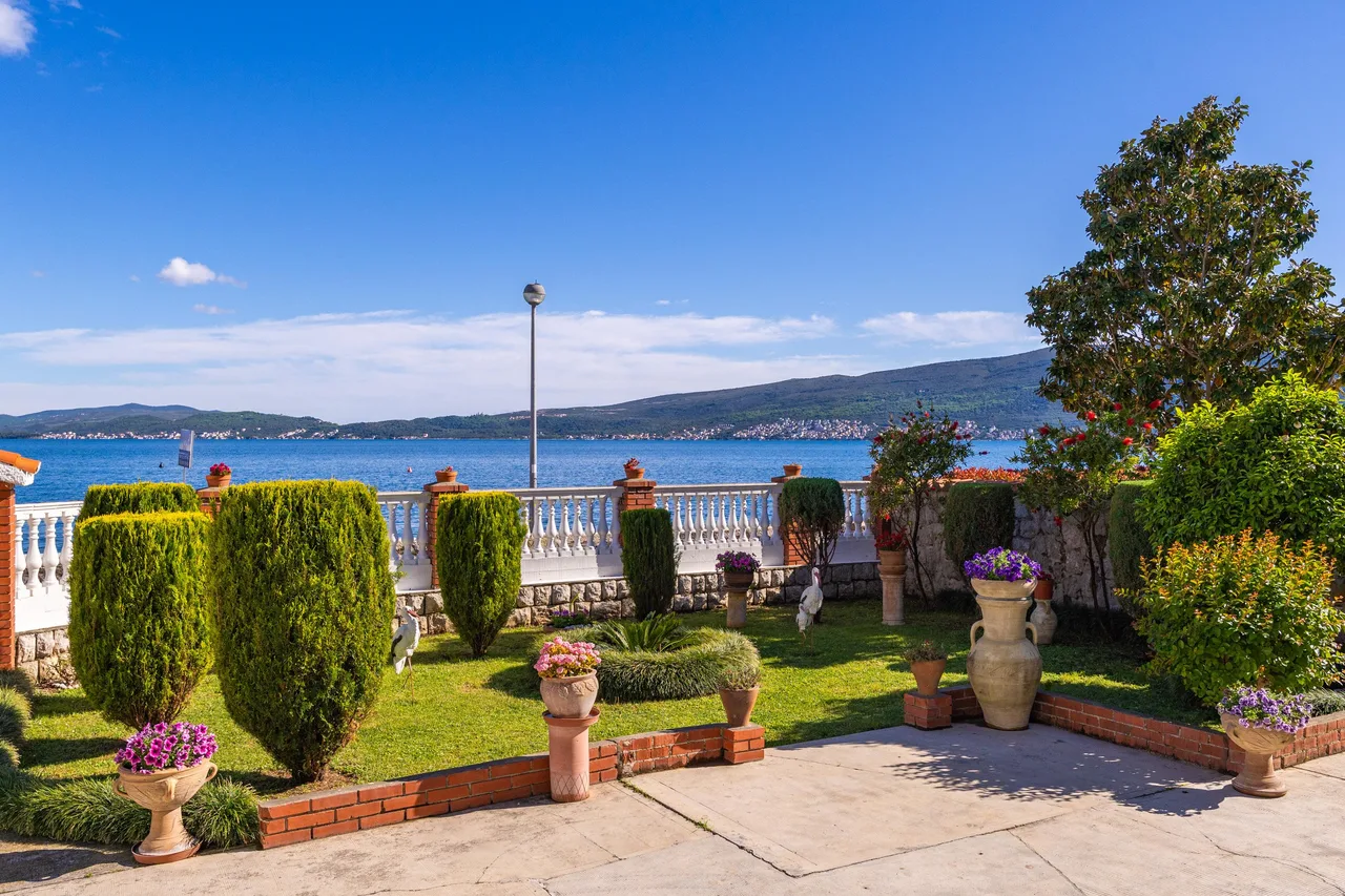 Seafront Haven Darka Beach & Garden
