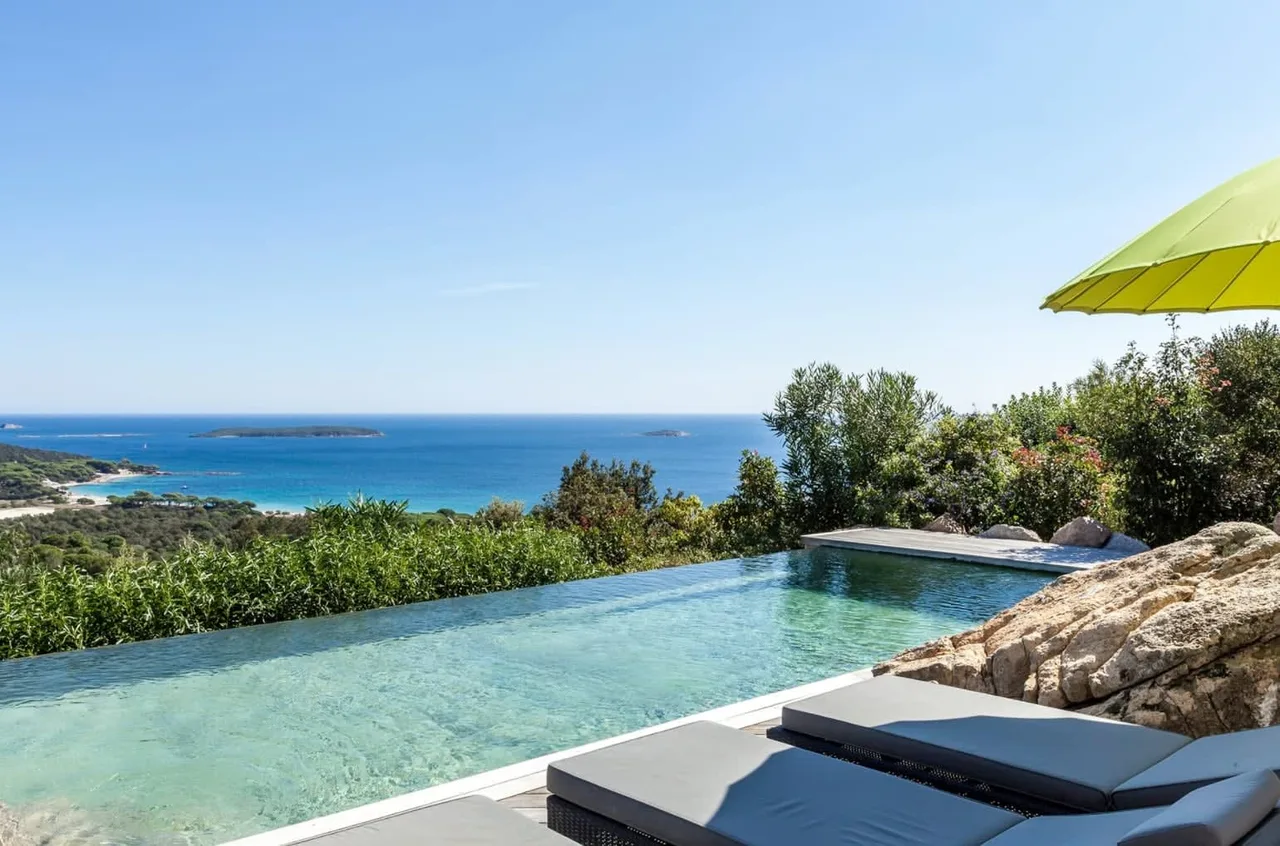 Wide Panoramic Villa with Irresistible Infinity Pool
