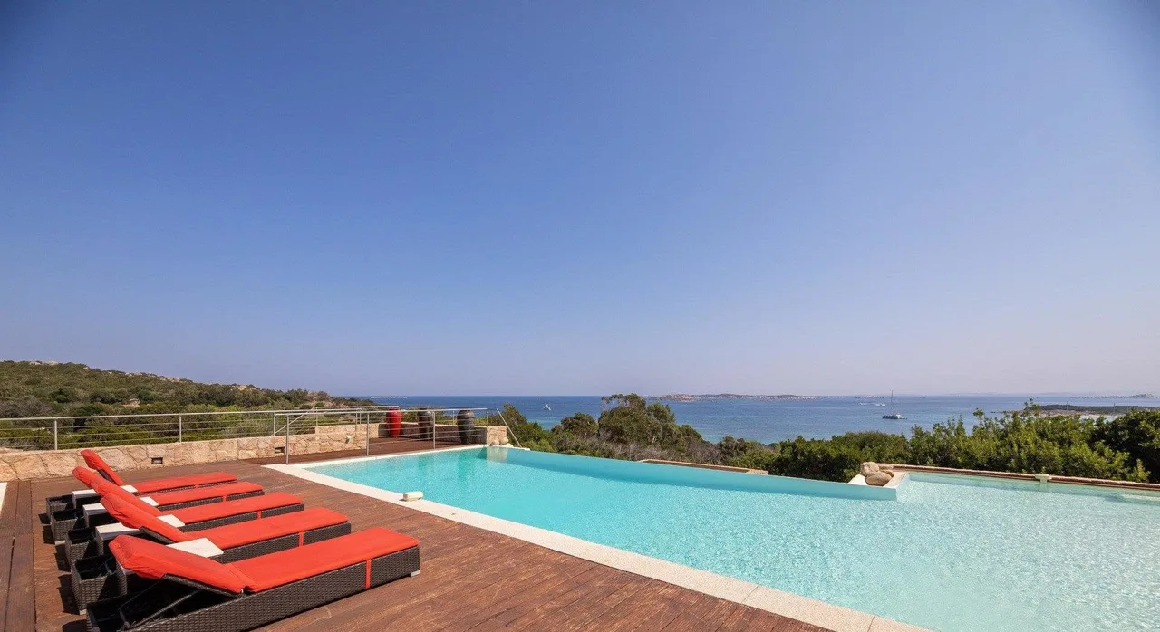 Blue Sapphire Villa on the Bay of Piantarella