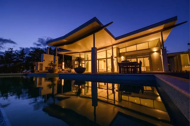 Sunshine Villa with Direct Access to Beach