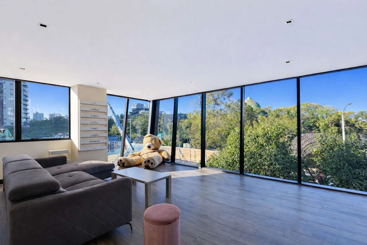 Grand St Kilda 2-story Sub Penthouse At Lucient