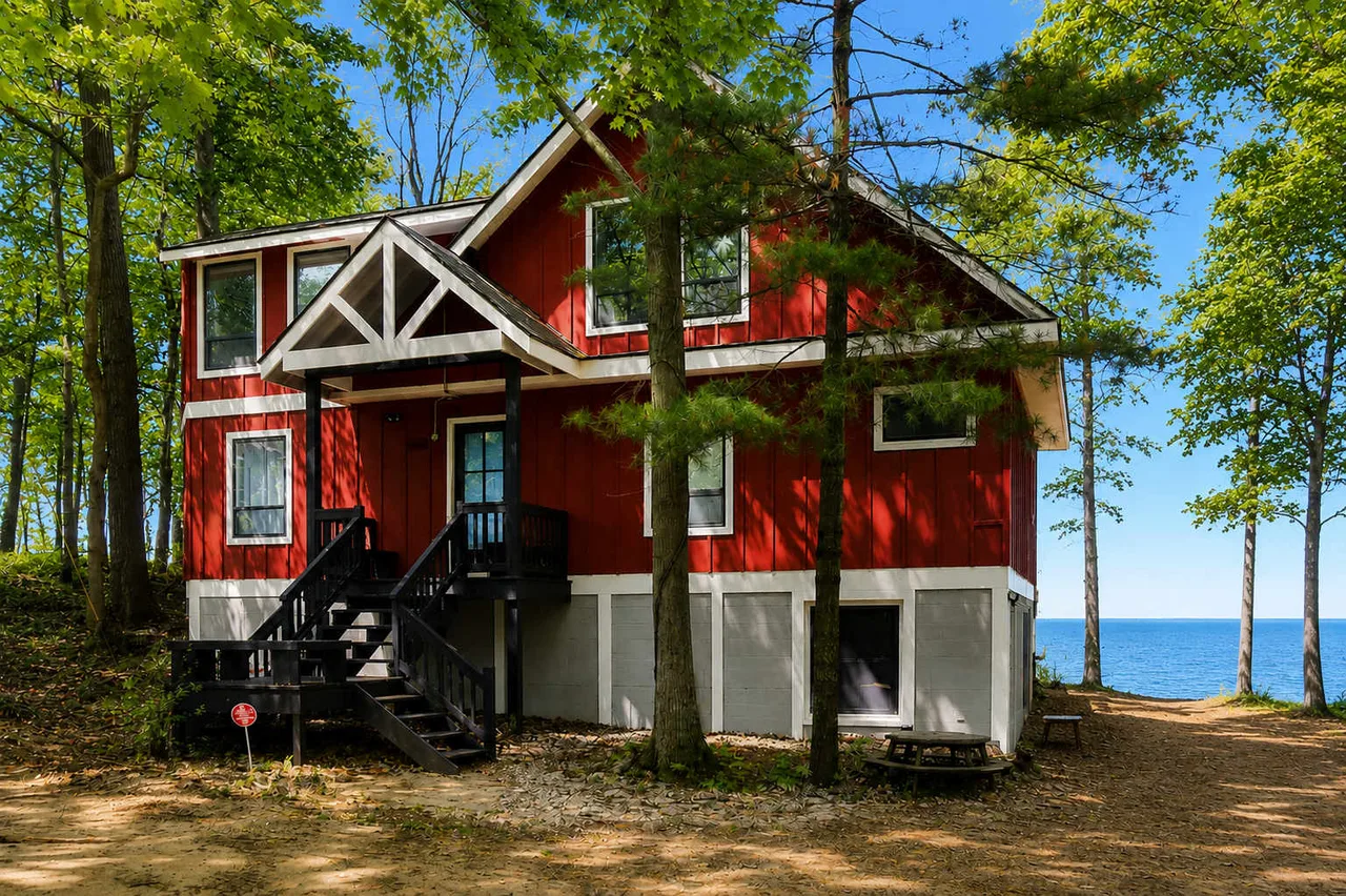 Lakefront | Hot Tub | Fire Pit | Direct Beach Access | Dog Friendly