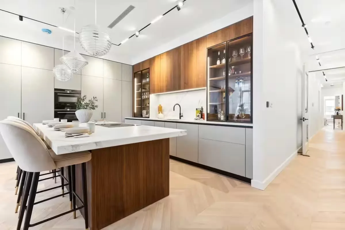 Modern City Apartment in West End England