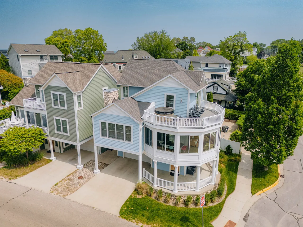 Harbor Views, Hot Tub, Walk to Beach, Dog Friendly