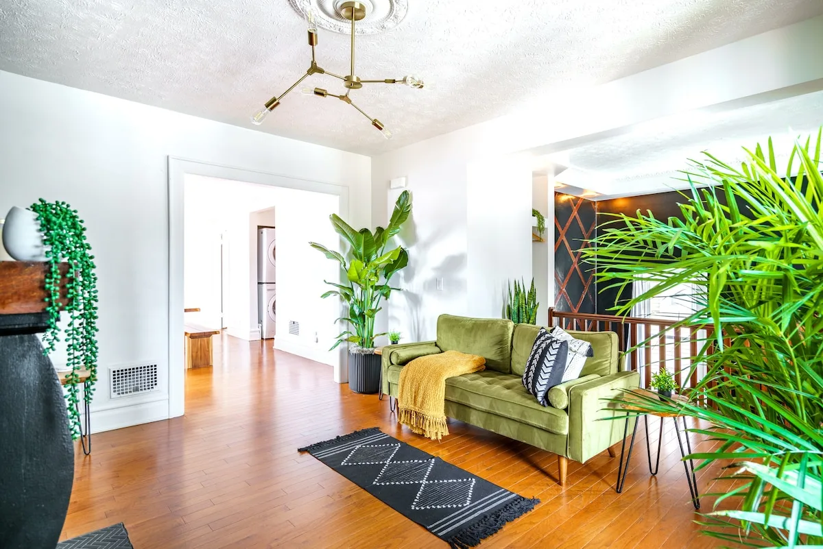 🌿Bamboo Bungalow by Jungle House | 5,800+ Reviews | Walk to High Street | Private Parking | Downtown & Short North | Near Convention Center, OSU & Nationwide Arena