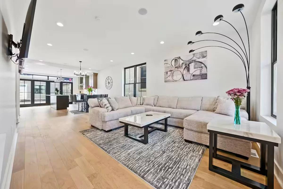 🌿Casa Blanca by Jungle House | Walk to High Street | Near Convention Center, OSU & Nationwide Arena | Downtown & Short North | 5,800+ Reviews | Free Parking