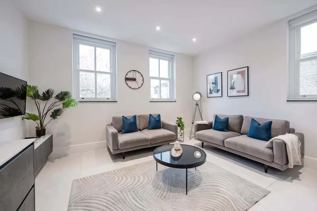 Charming Four Bedroom Retreat in Prime London