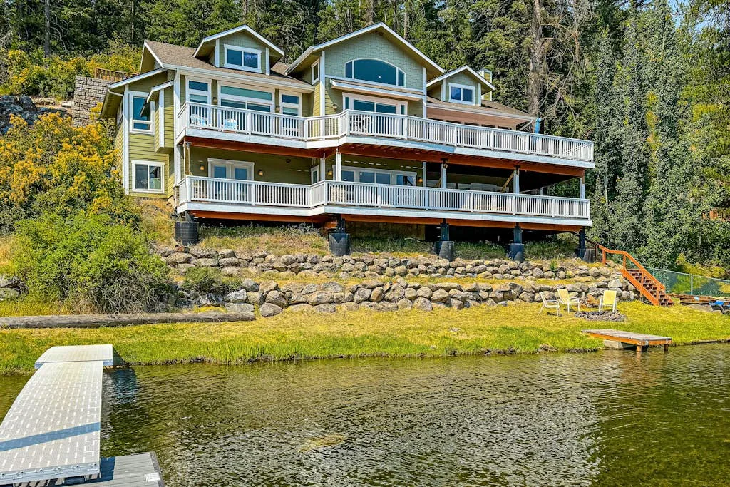 Relaxing Lakefront Custom Home in Coeur d’Alene