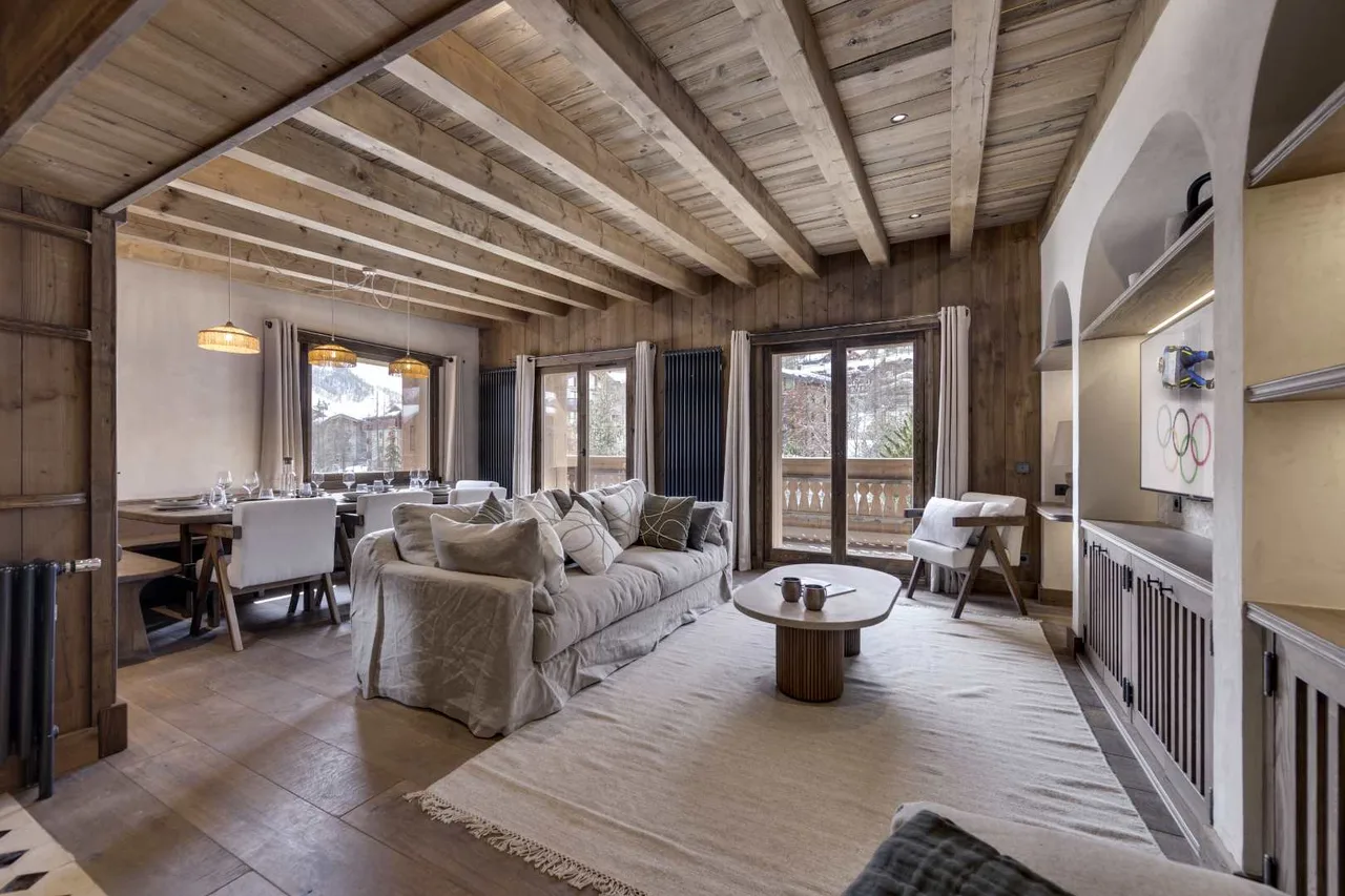 Premium Ski Retreat With Balcony Views