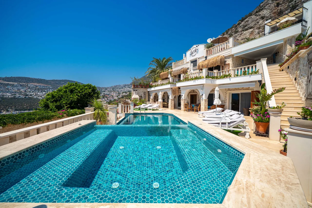 Scenic Hillside Villa With Pool Terrace