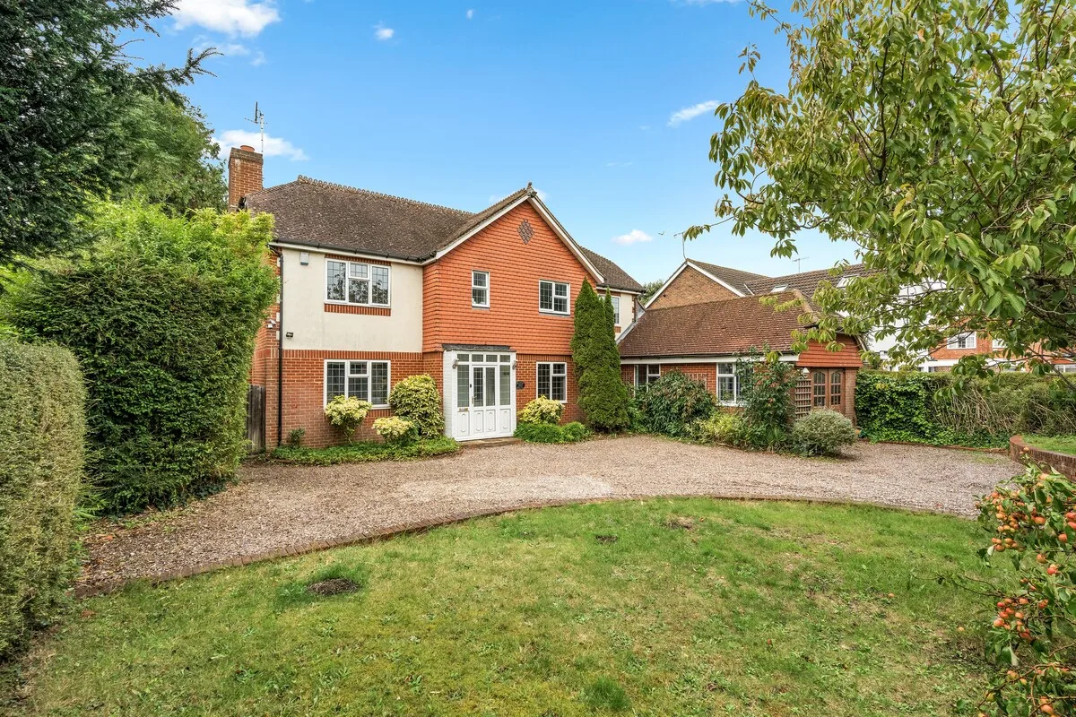 Sleeps 10 | 5 Bed | Free parking