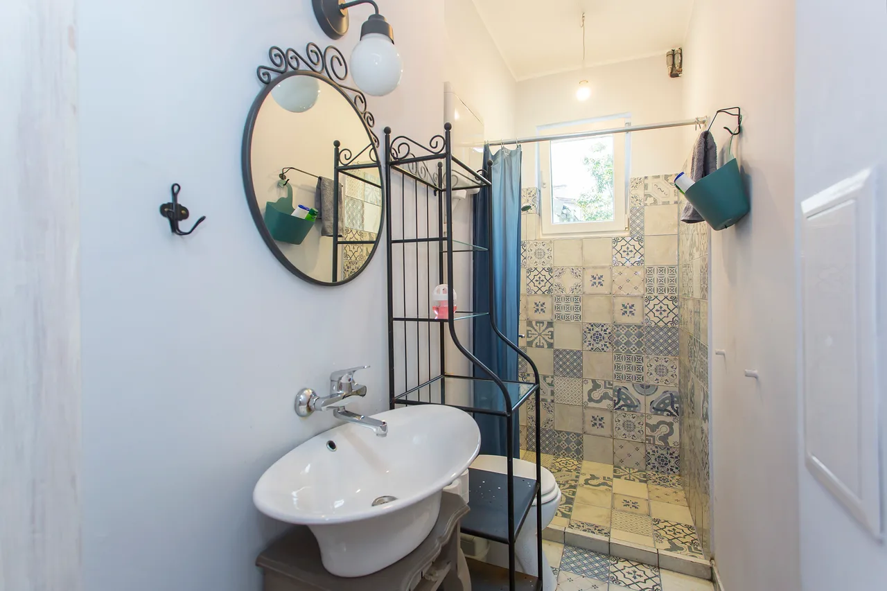 Colorful 2BDR Apartment in the City Center