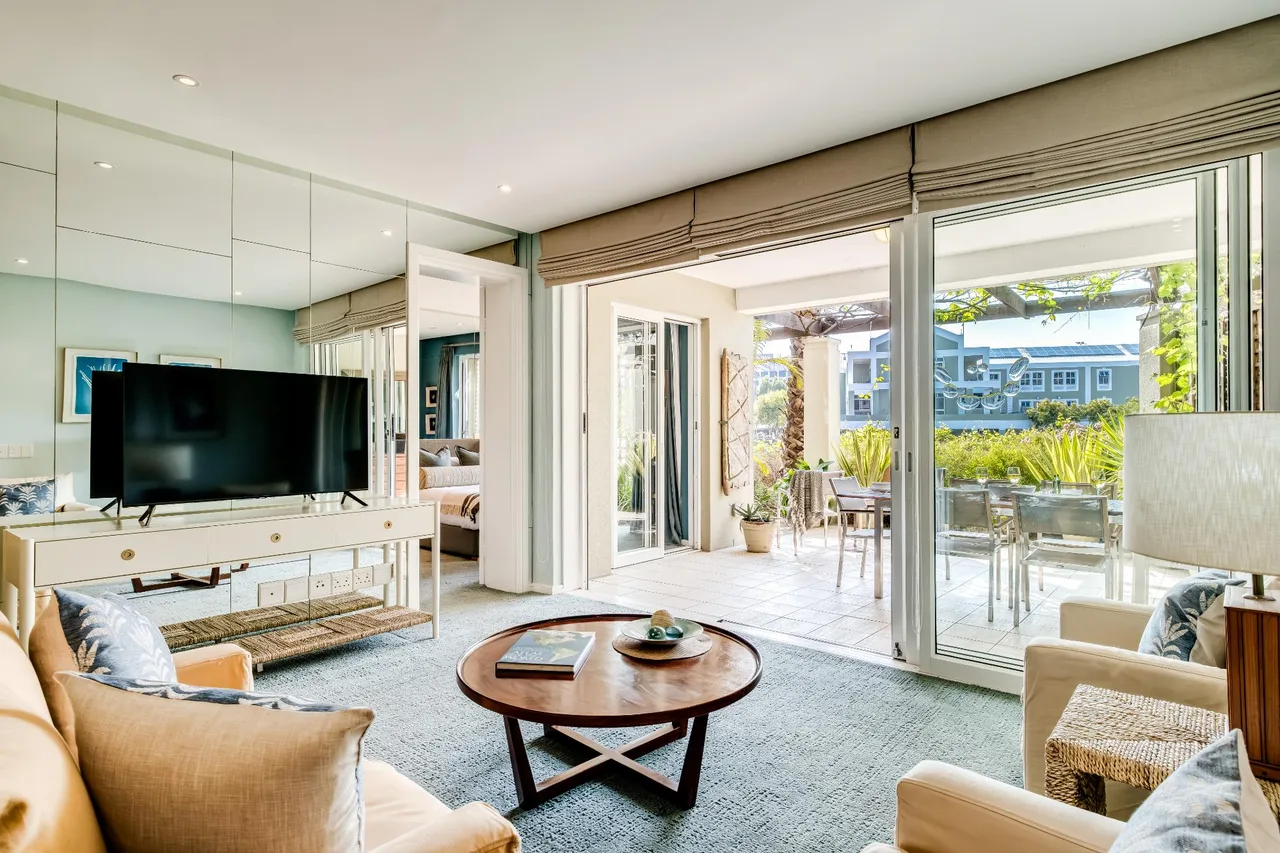 Secure 2bed Apartment in the Marina Carradale 002