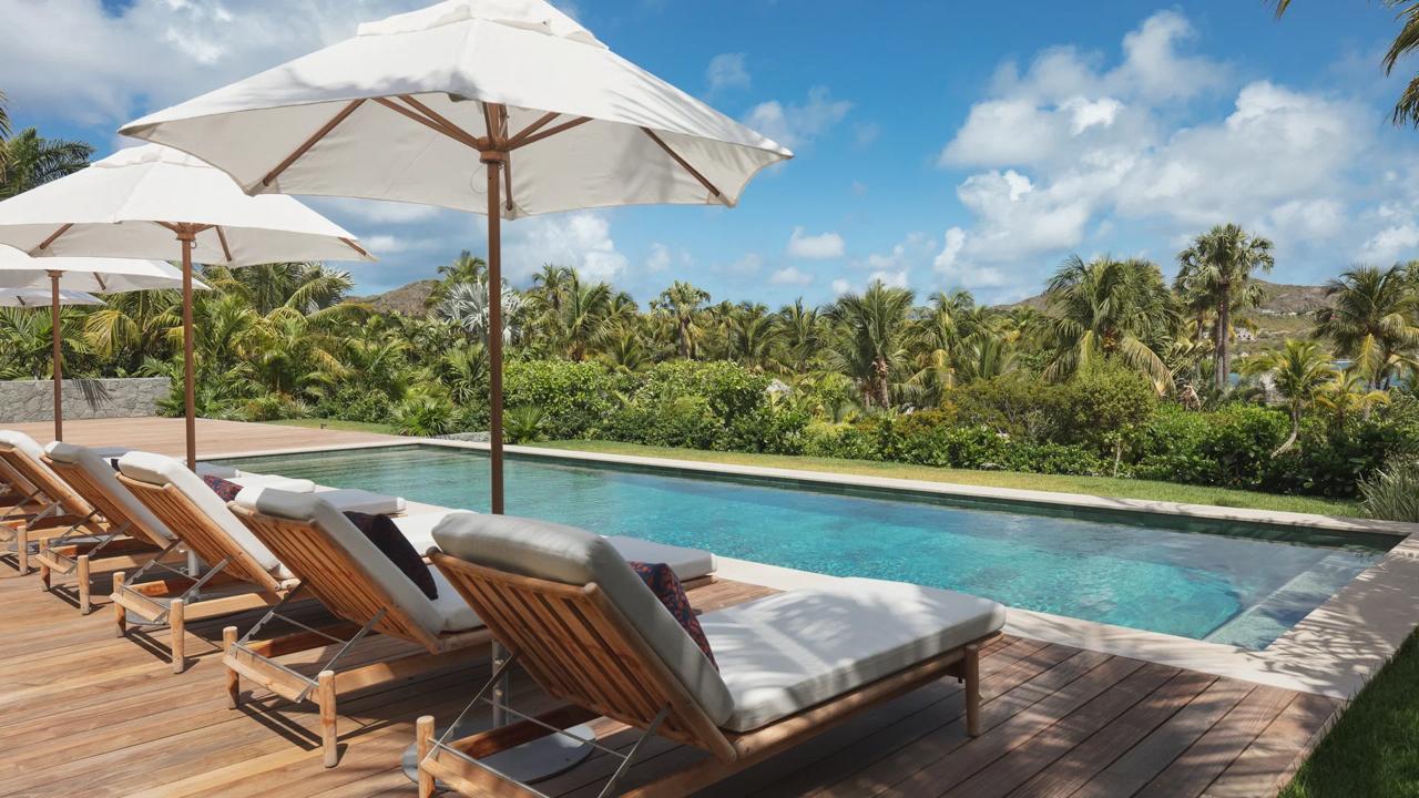 Beachfront — Steps from the sand